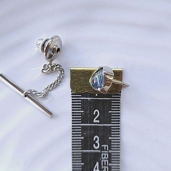 Vtg faceted blue-green faux gem silver tone tie pin - Picture 10 of 12